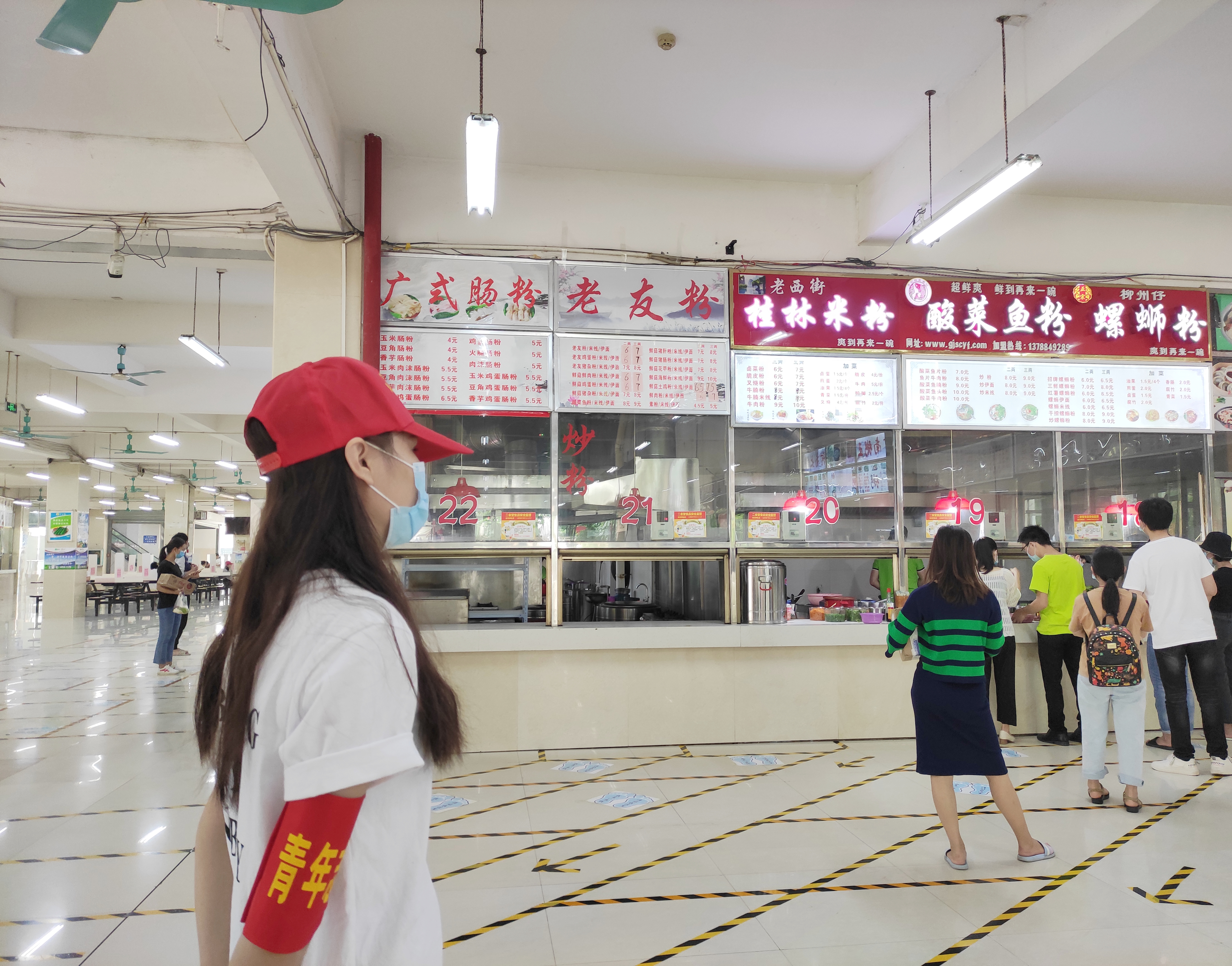 思政161班吴海凤在认真工作中_看图王.jpg 思政161班吴海凤在认真工作中_看图王.jpg