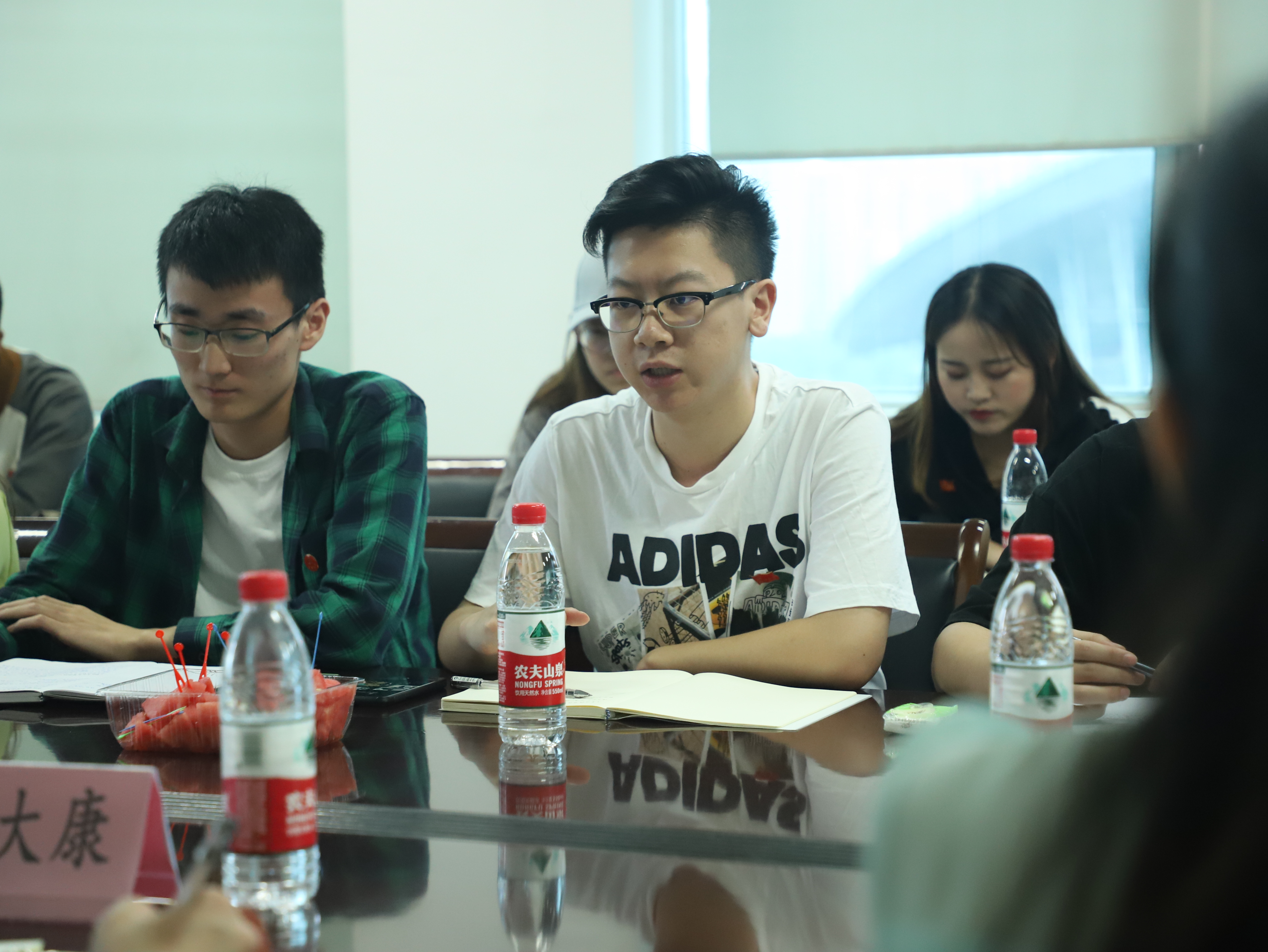 学生代表慎江天发言