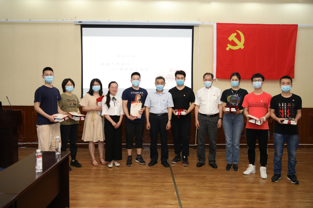 王书记参加党支部活动1