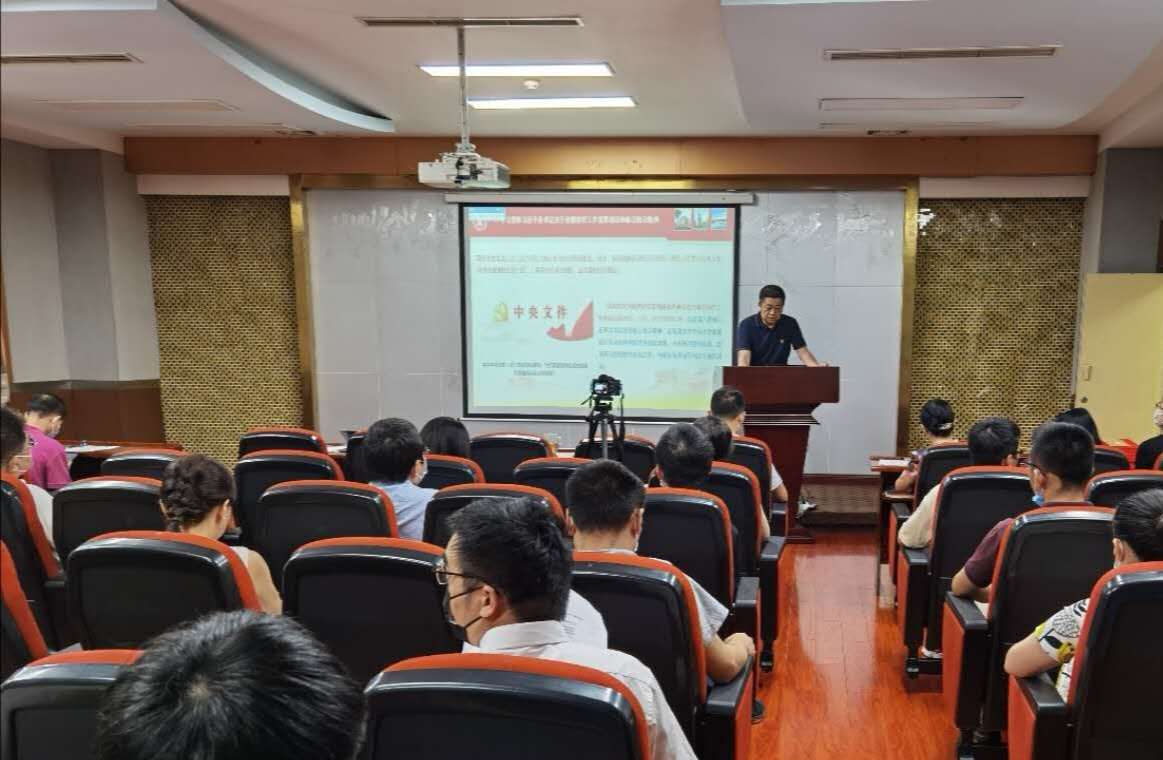 计算机学院（软件学院）党委举行“深入学习习近平总书记系列重要讲话精神——让党旗在疫情防控和复工复学第一线高高飘扬”主题党课