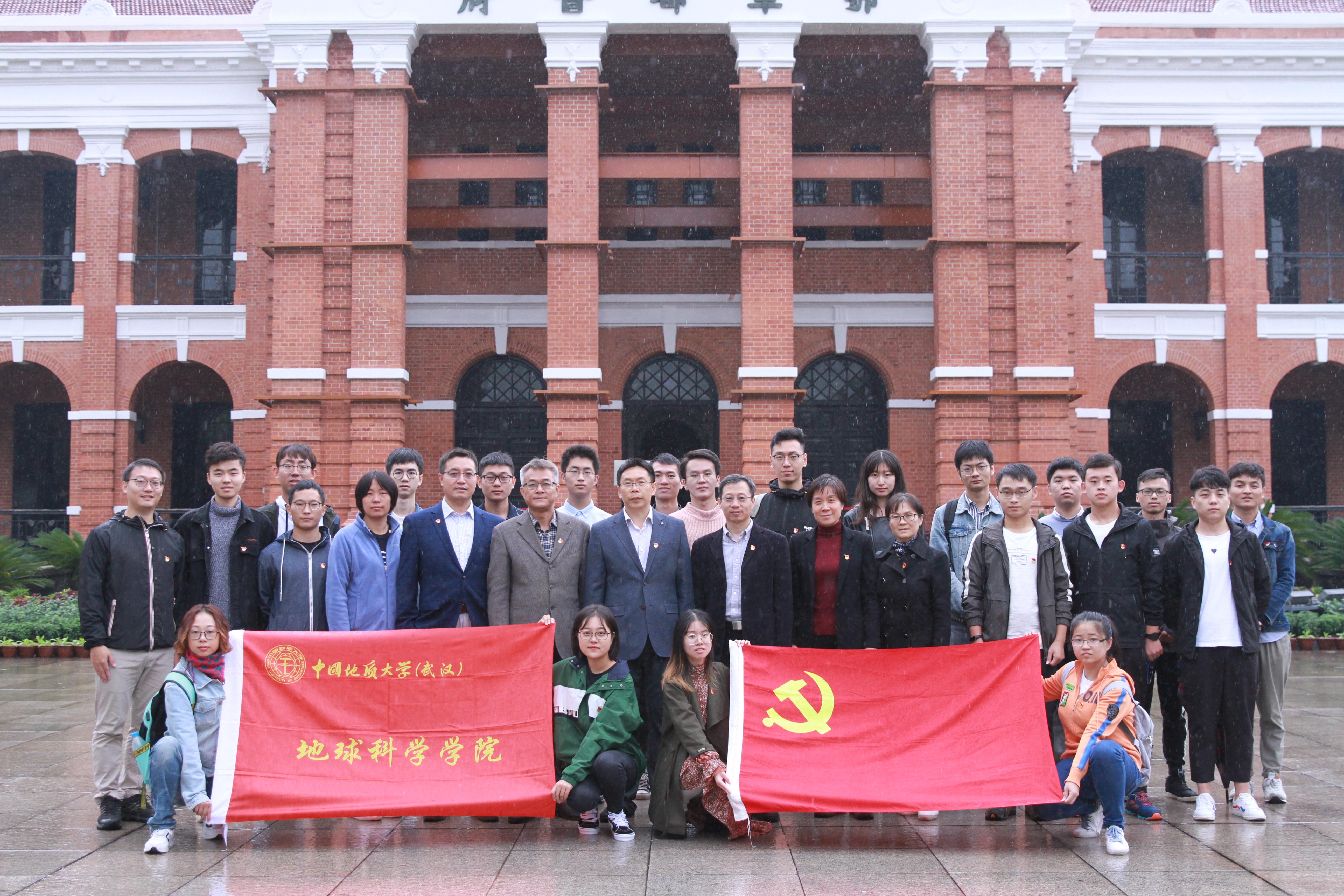 支部党员跟随学院领导、老师参加辛亥革命纪念馆，开展“不忘初心，牢记使命”实践学习（二）