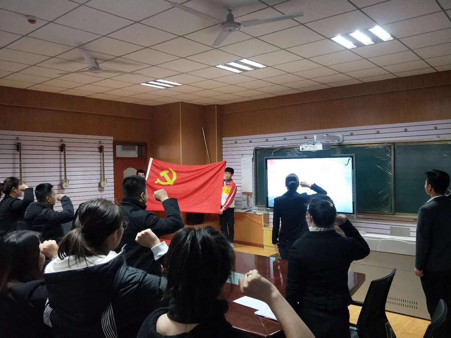 重温入党誓词.jpg 重温入党誓词.jpg