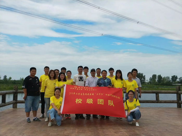 参加暑期三下乡社会实践活动_副本.jpg 参加暑期三下乡社会实践活动_副本.jpg