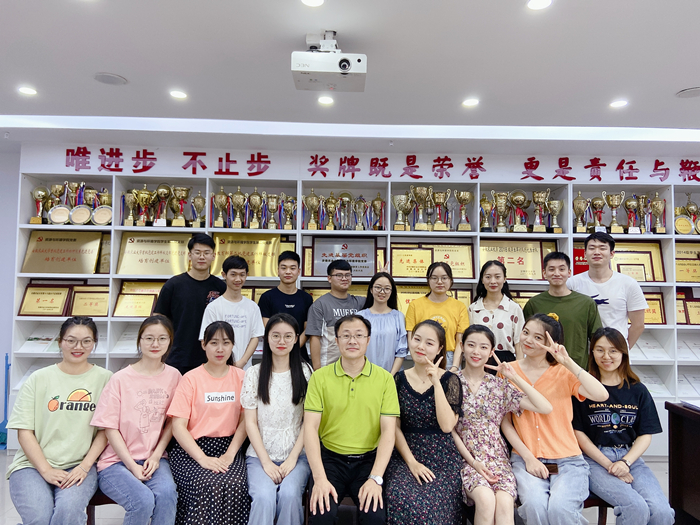 学生第二党支部合影_副本.jpg 学生第二党支部合影_副本.jpg