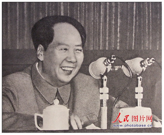 1958年，毛泽东八大二次会议上。