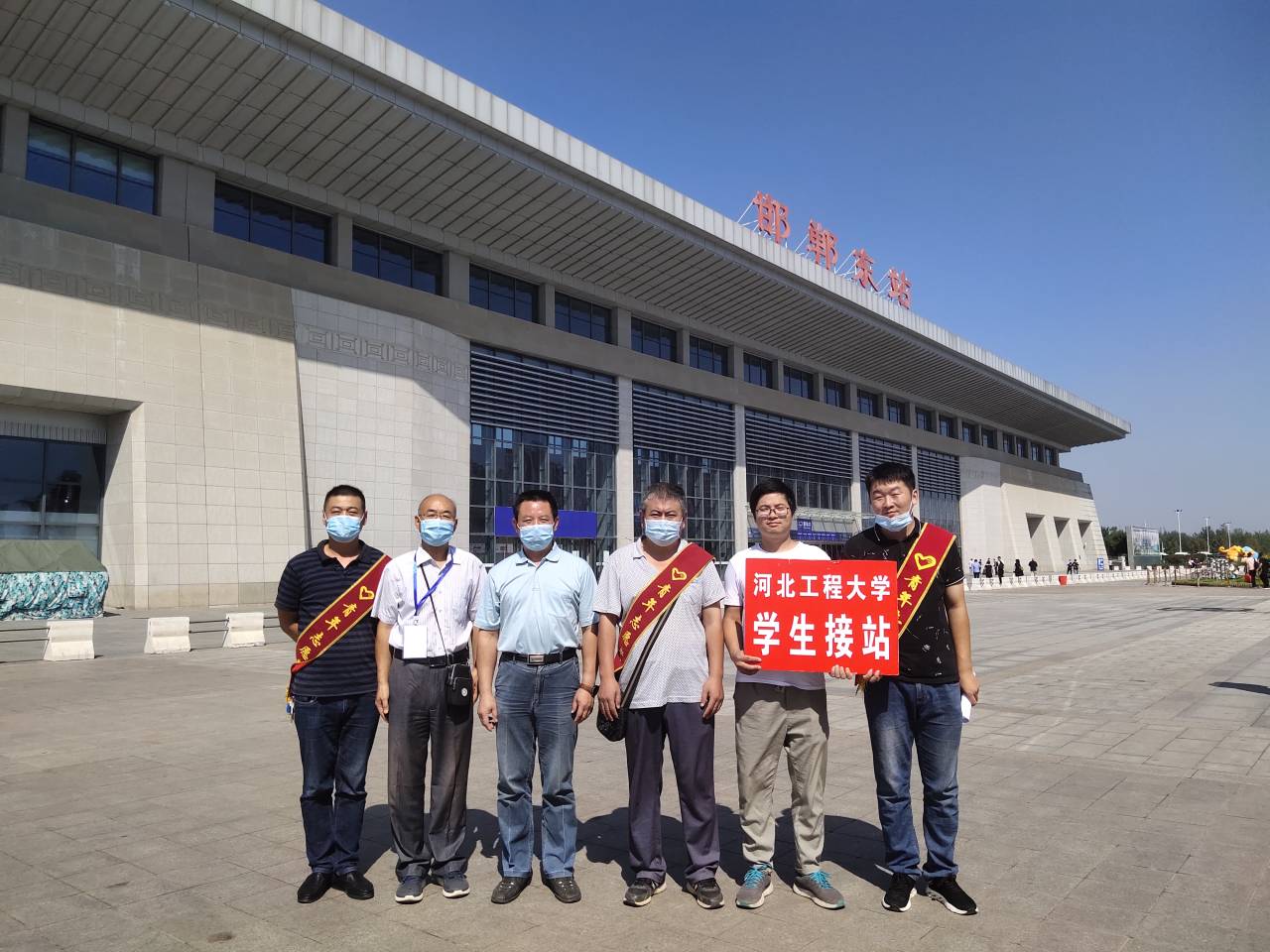 党员志愿服务学生返校4：校领导也来到我们中间