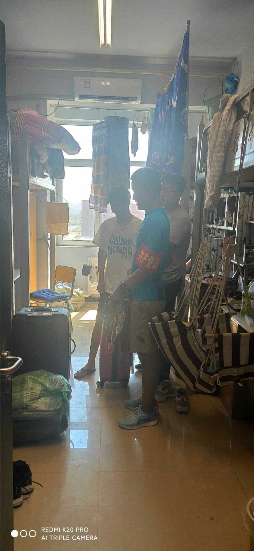 党员志愿服务学生返校02：服务到宿舍