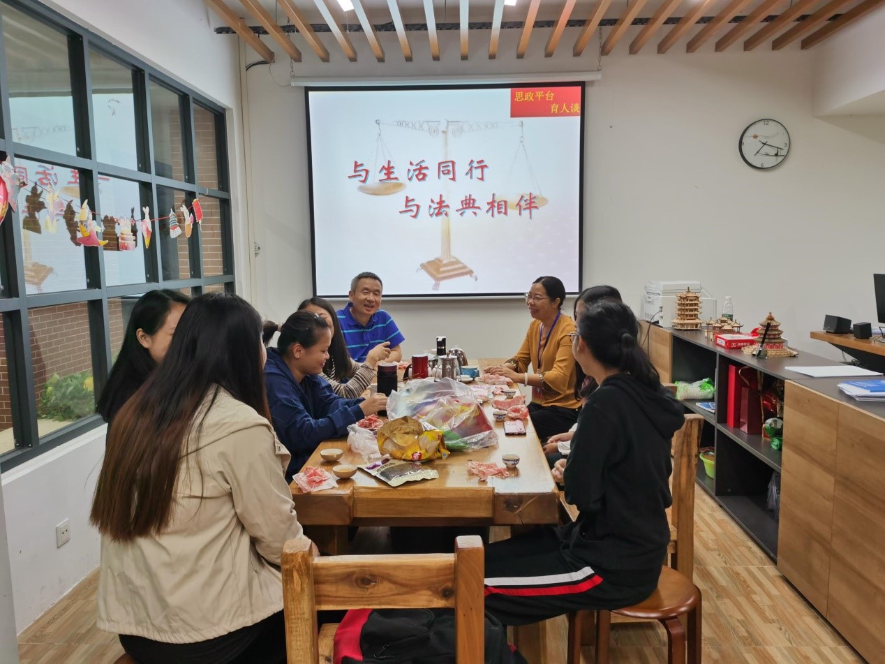 许芹.jpg 许芹.jpg