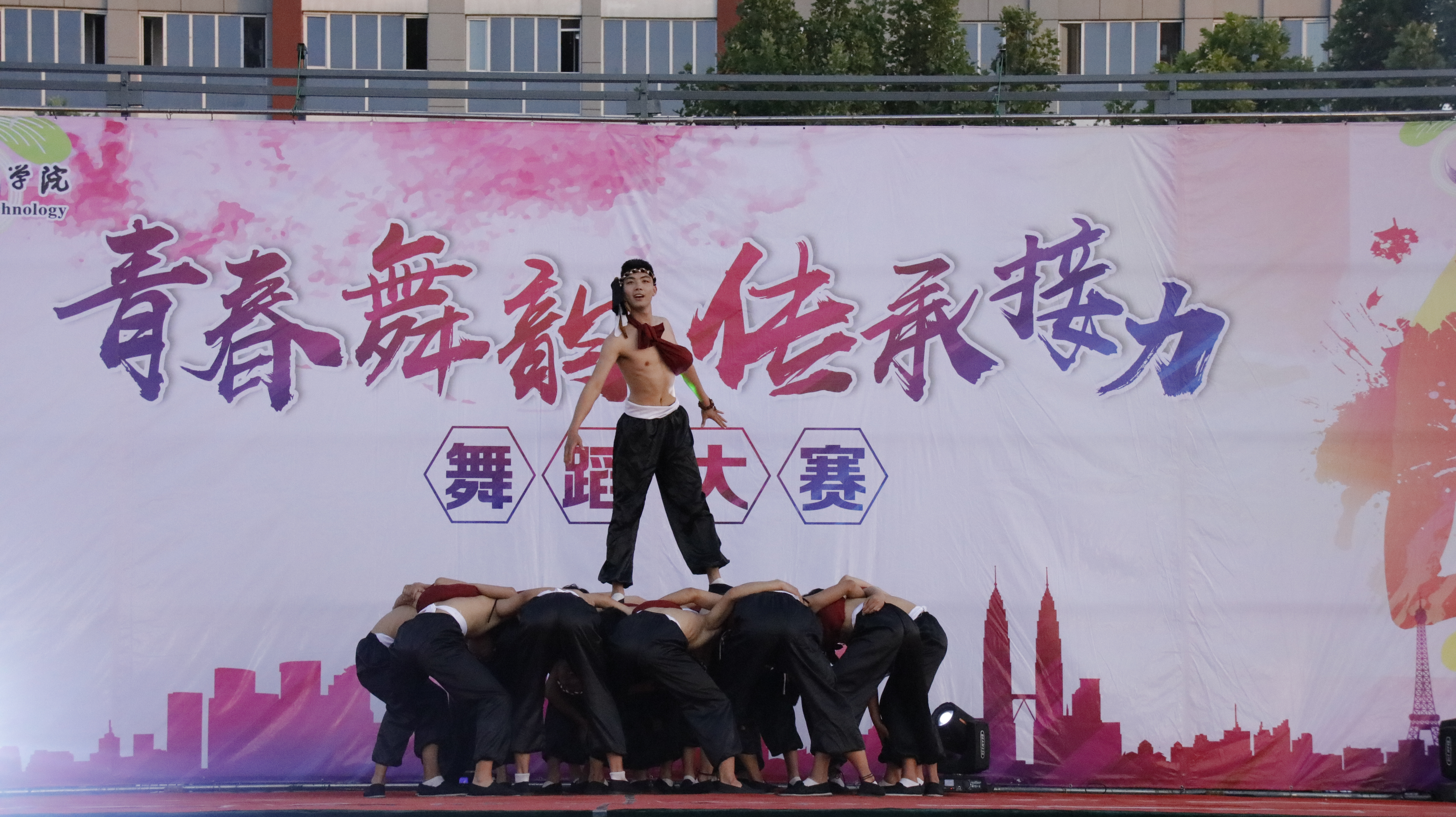 2汽车工程系.JPG 2汽车工程系.JPG