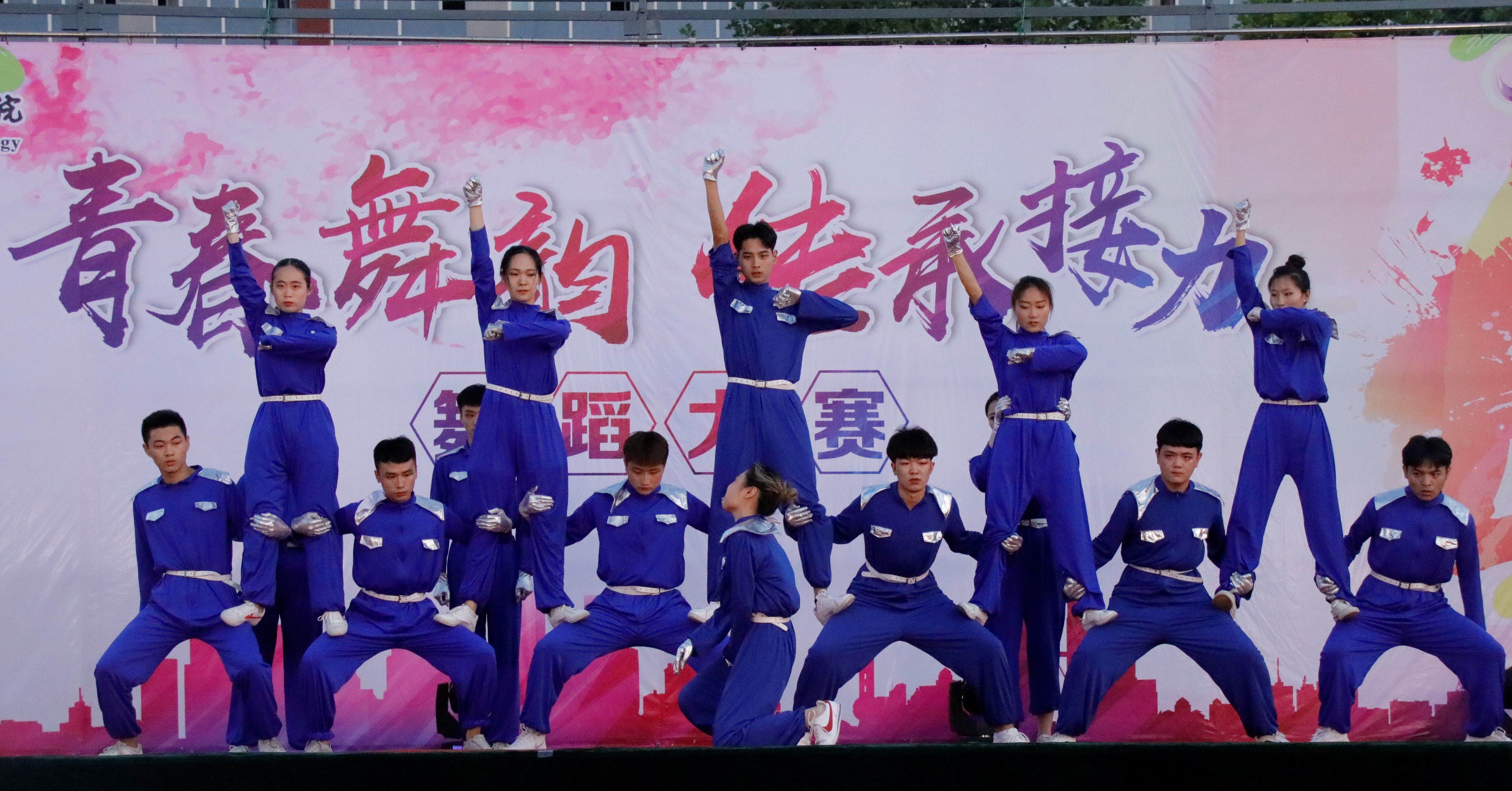 3计算机技术系.JPG 3计算机技术系.JPG