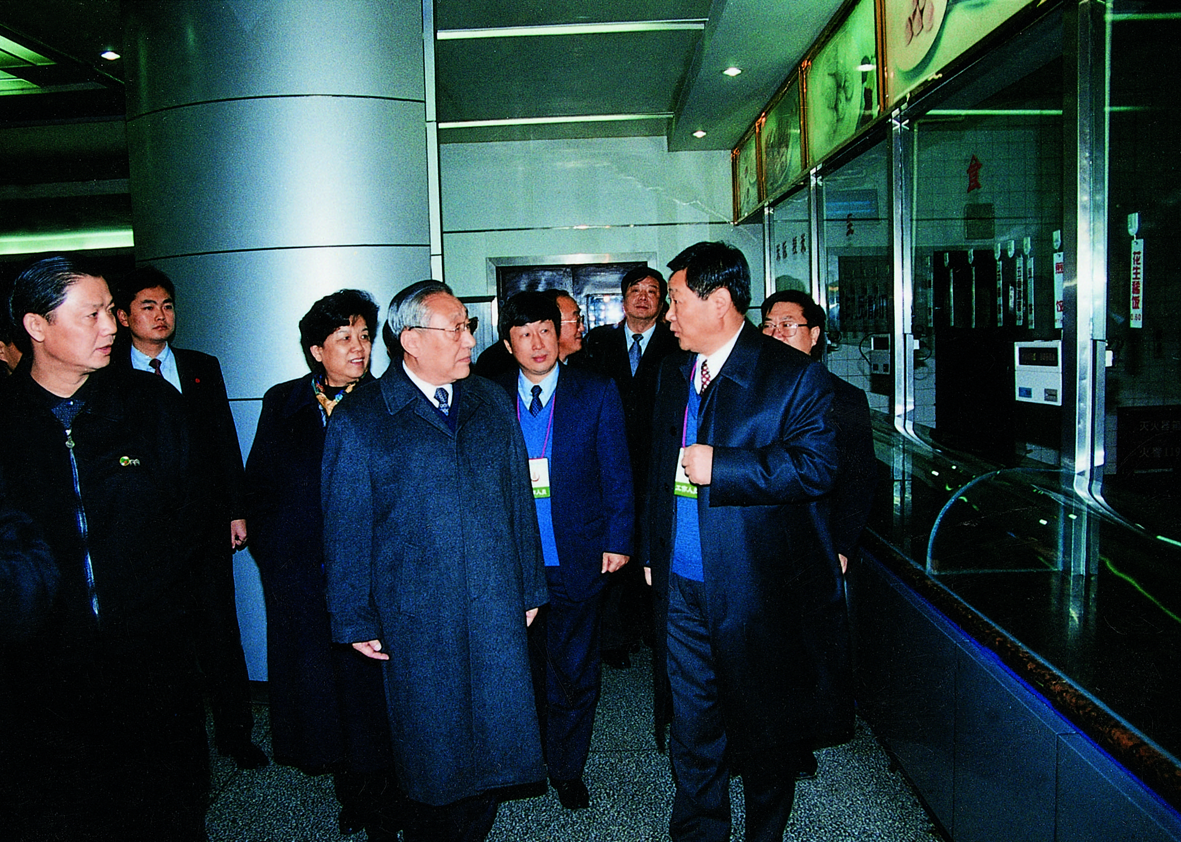 2001年1月12日，中共中央政治局常委、国务院副总理李岚清来校视察.jpg