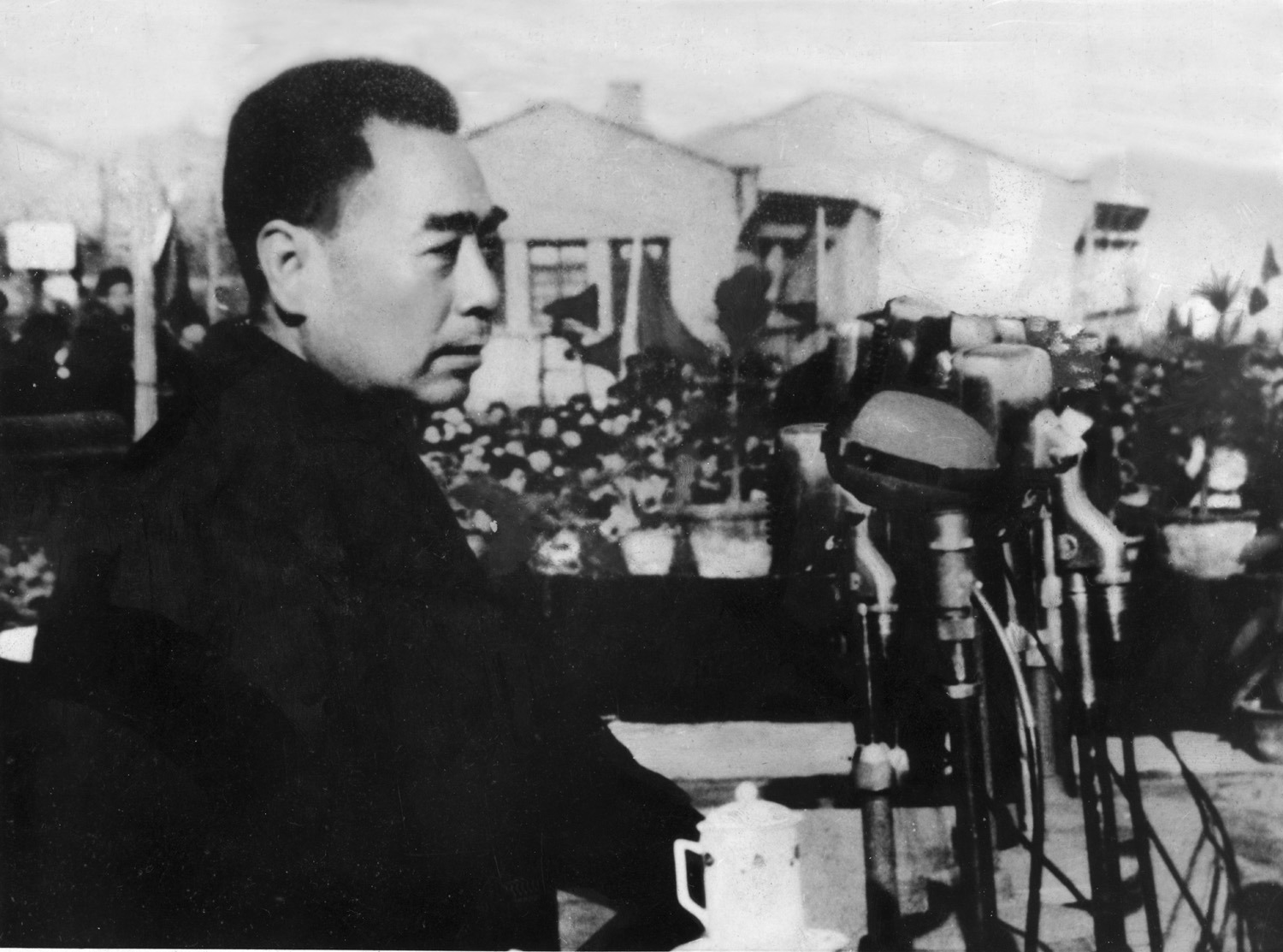 1957年4月和1959年5月，周恩来总理两次视察天津大学