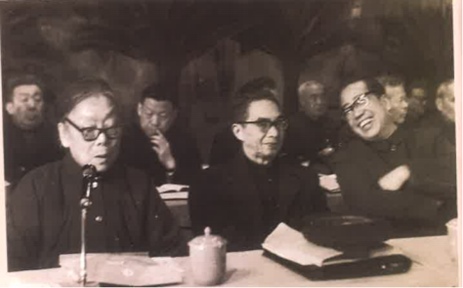 1979年12月，王季愚在上外建校三十周年纪念主席台上（前排左起：王季愚、夏征农、韩宗琦）.png