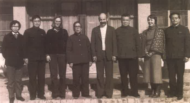 1978年底，接待德国代表团时合影（左四为王季愚）.png