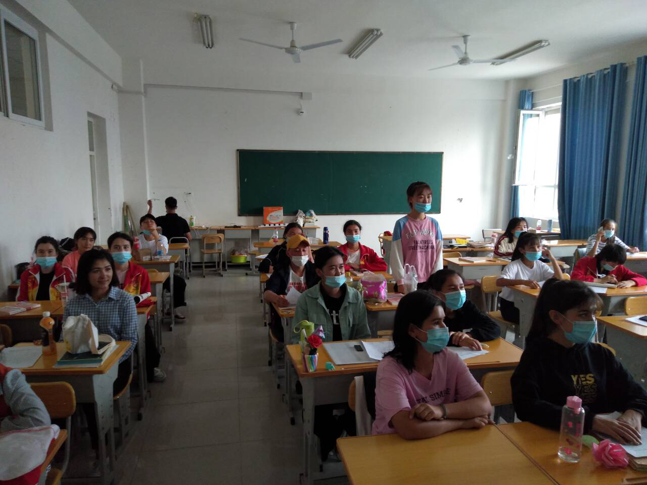 19高职学前教育1班的团员代表发表感言.png 19高职学前教育1班的团员代表发表感言.png