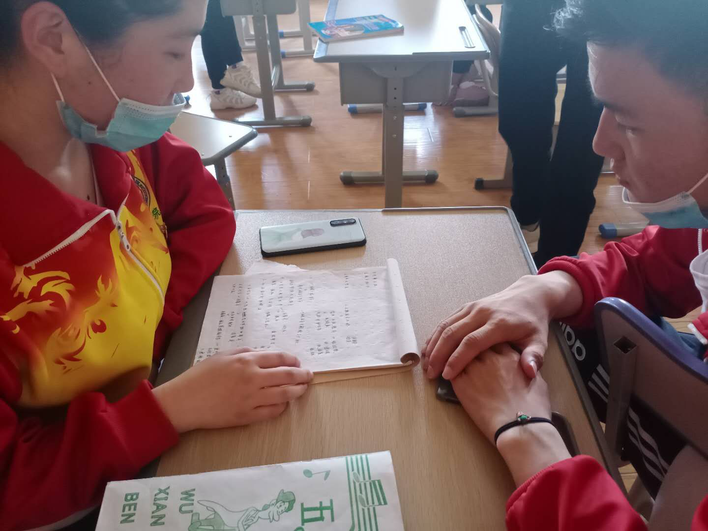 19高职学前教育4班团支部在缴纳团费.png 19高职学前教育4班团支部在缴纳团费.png