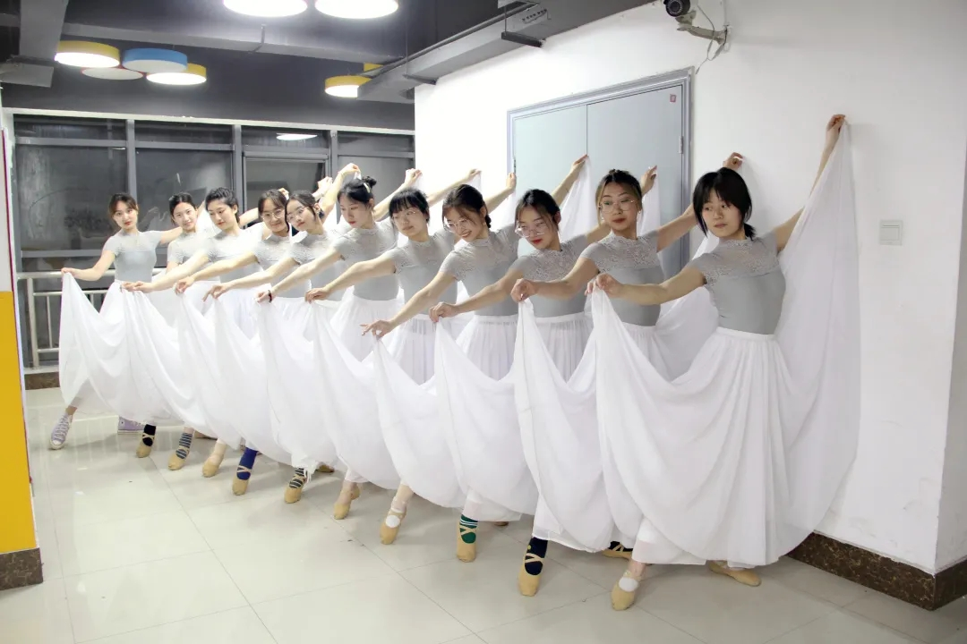 计算机学院团委正在排练321校园文化专项舞剧.png