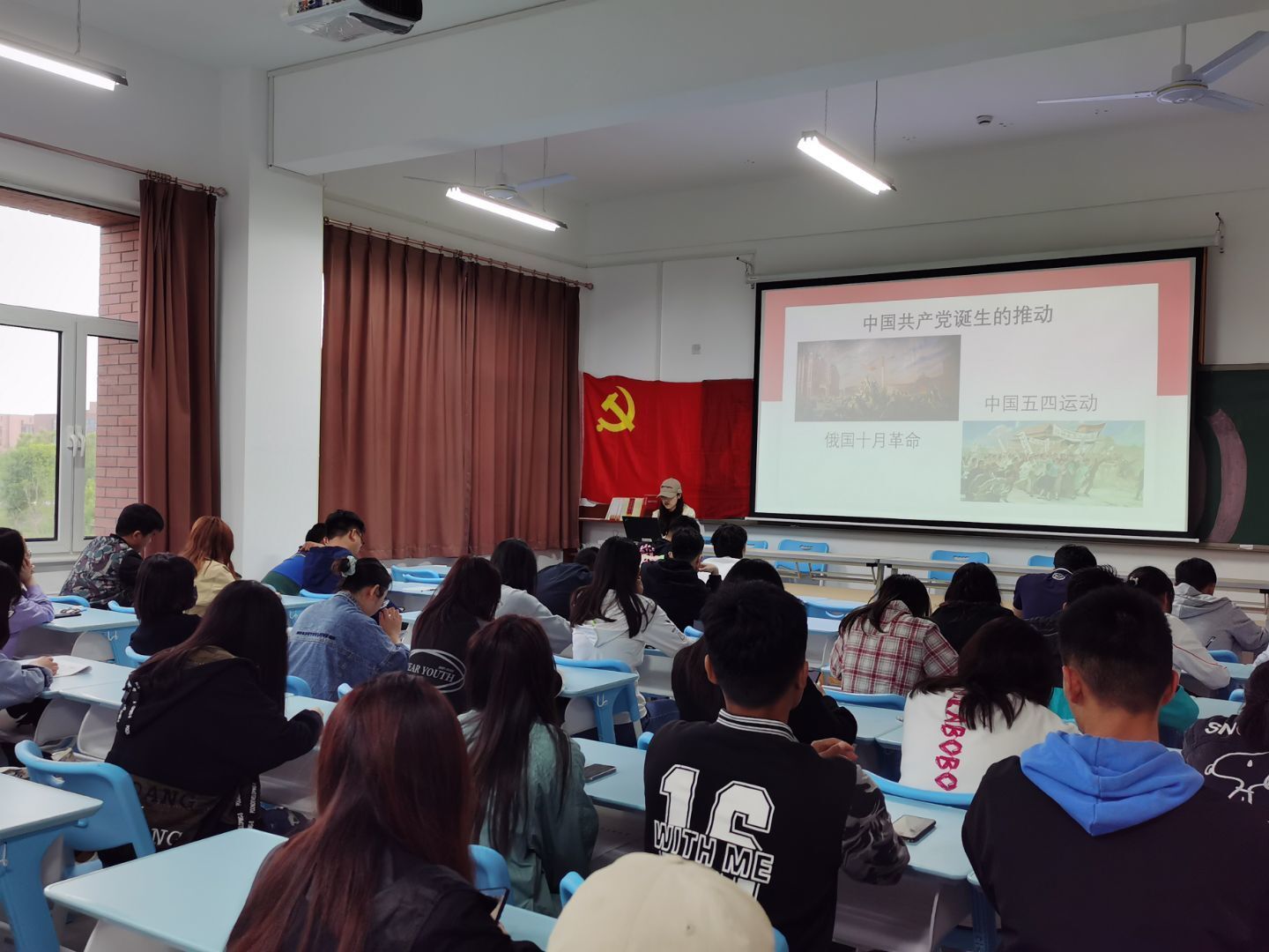 哈明然讲故事.jpg 哈明然讲故事.jpg