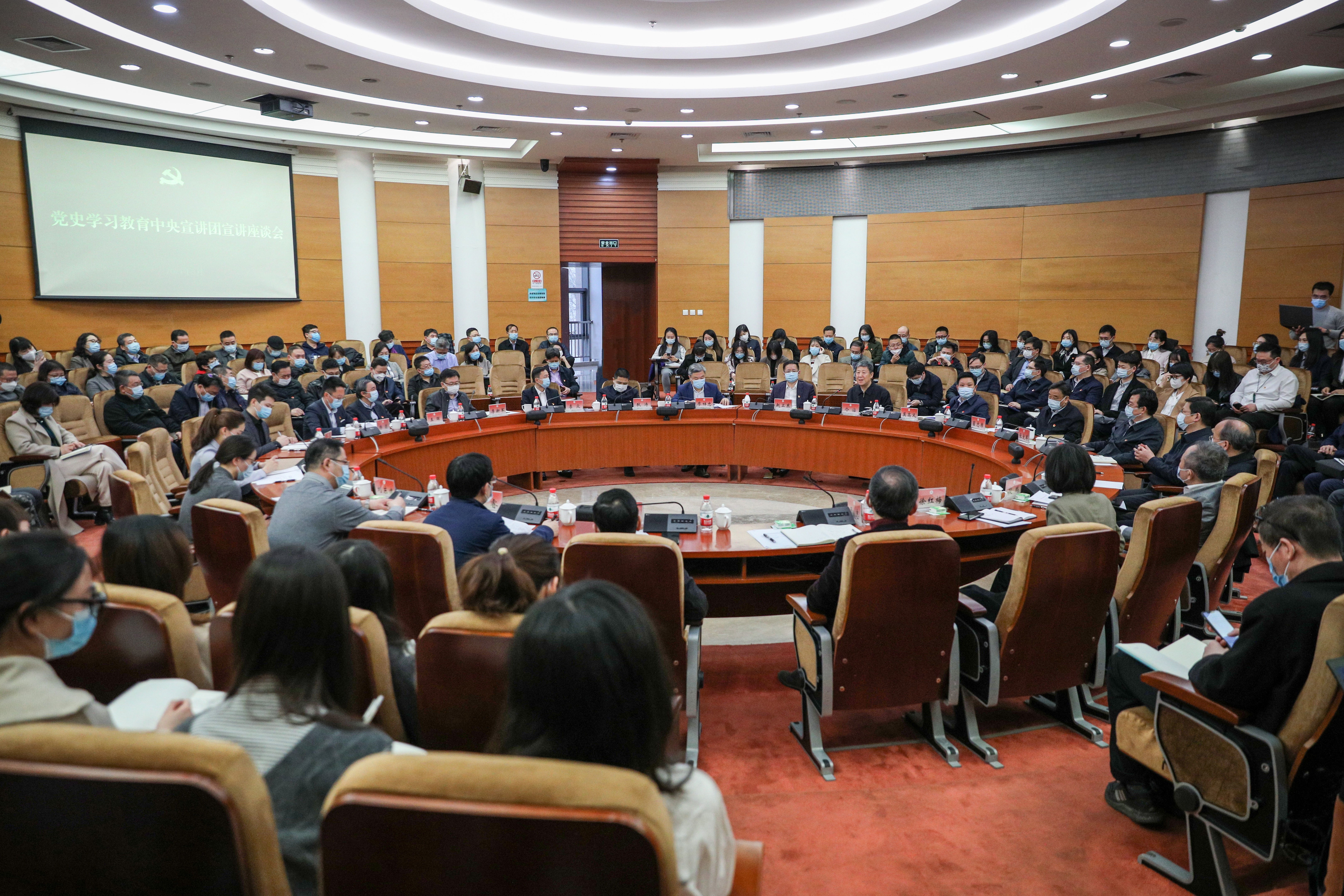 中央宣讲团来中传开展党史学习教育宣讲座谈。