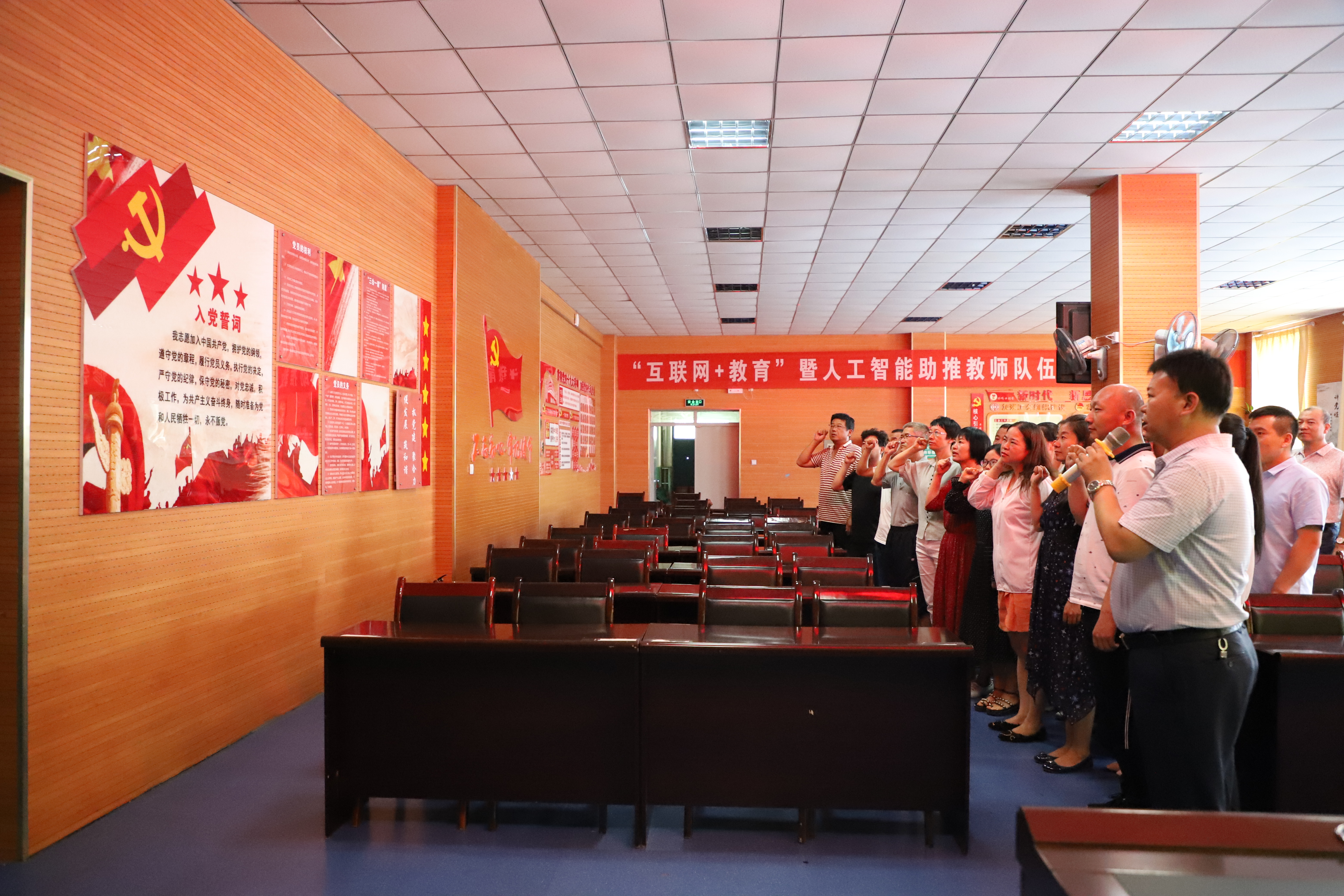 石嘴山市实验中学“建立一个阵地”--党员活动阵地