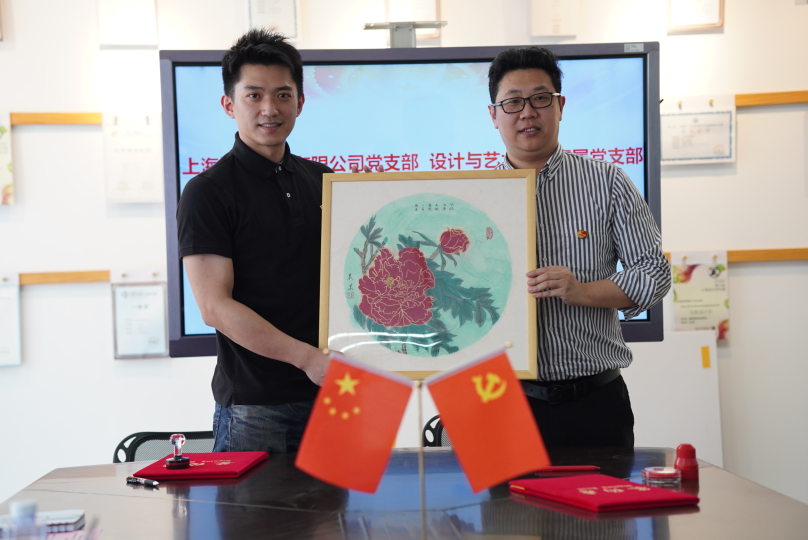 5.12 上海捌斤科技有限公司与设计与艺术学院直属党支部开展党建共建签约4.jpg