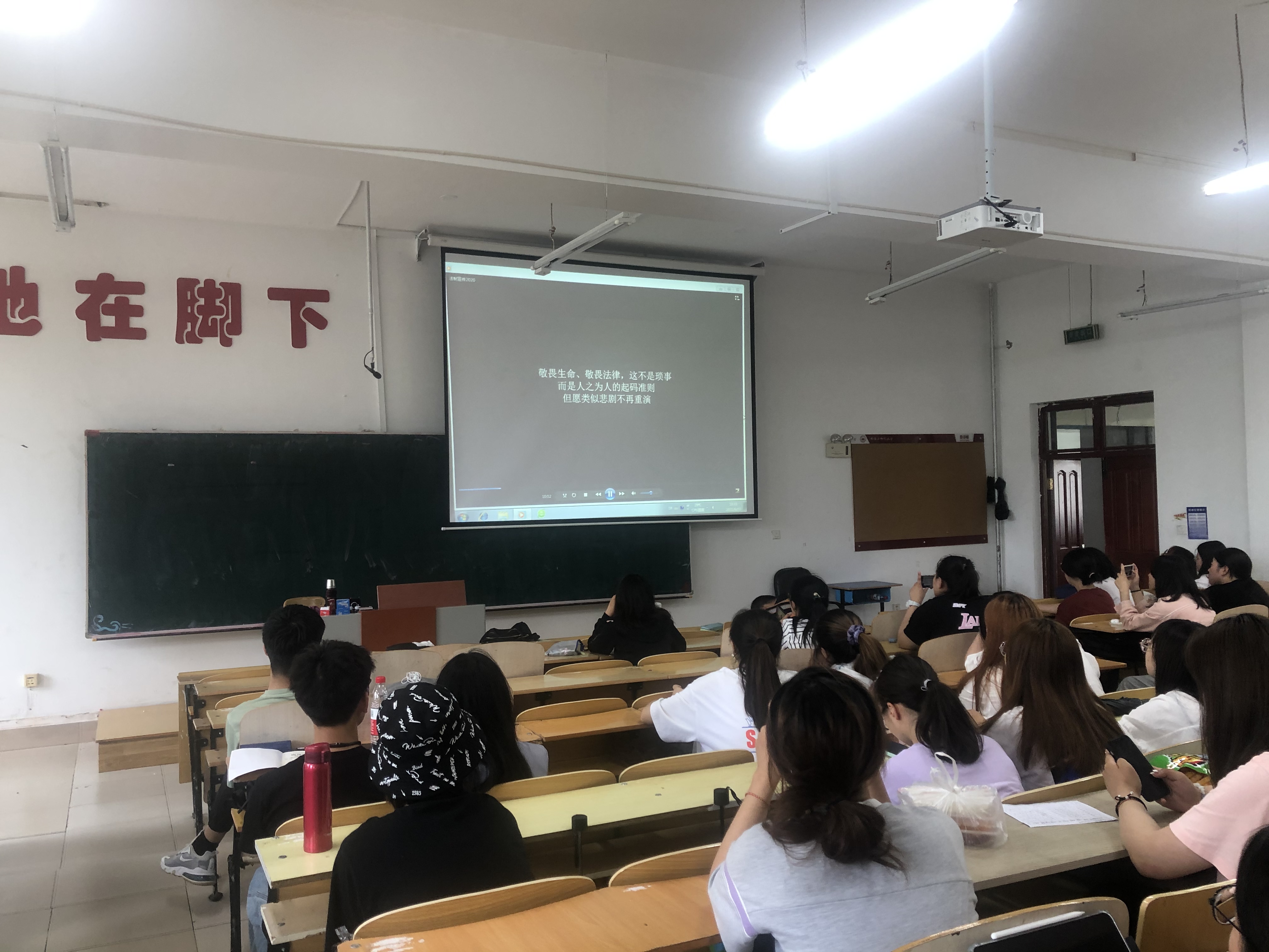 9B39221C-D5C8-4126-8798-BAE28271C0BD