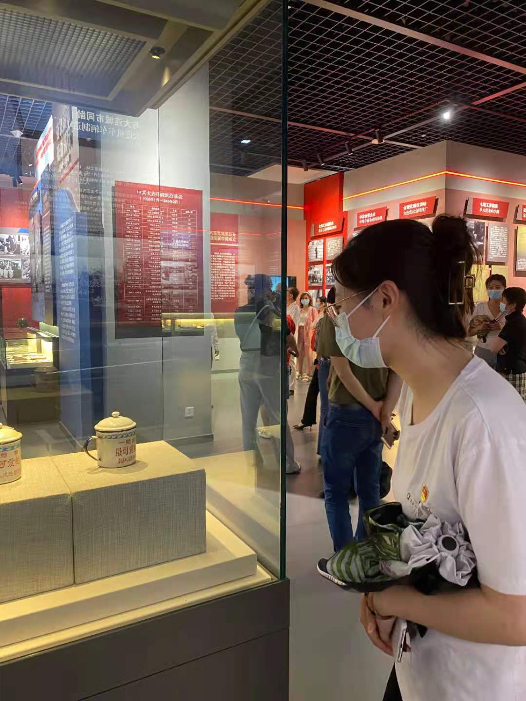 软件工程系第二党支部学生党员参观大连市博物馆“建党百年红色战展”