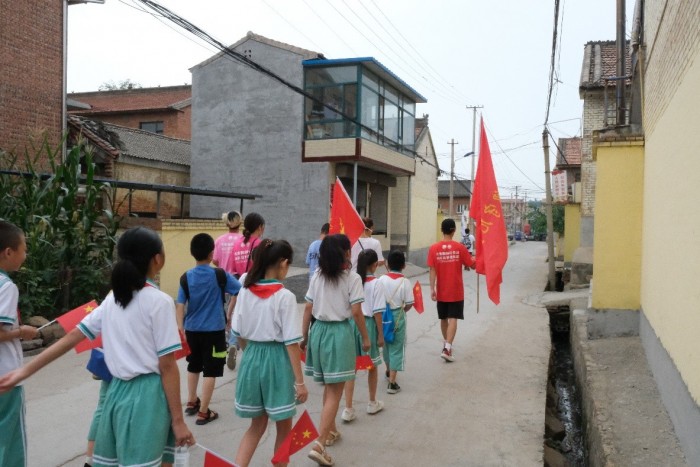 队员们带队出发.jpg 队员们带队出发.jpg