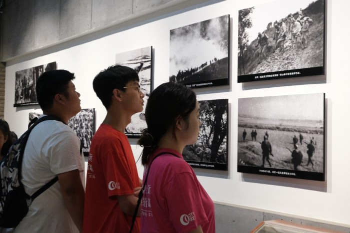 队员在投入观赏战役图象资料.jpg 队员在投入观赏战役图象资料.jpg