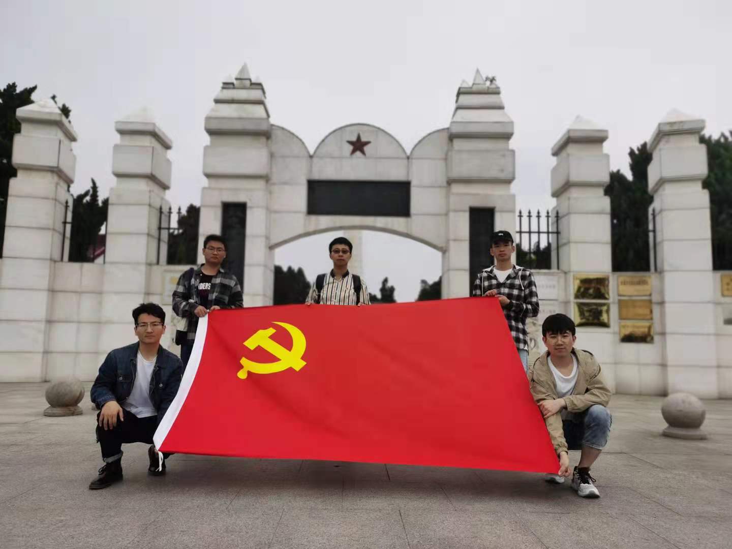 实践队在南通新四军联抗纪念馆.jpg