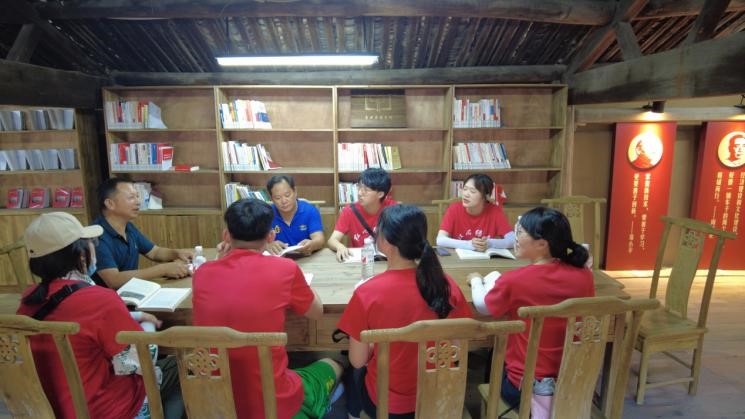 革命遗址座谈会