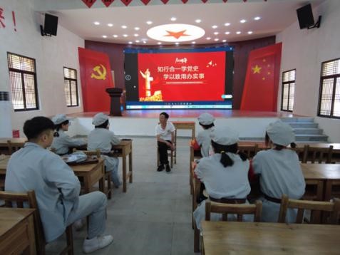 老人讲诉革命烈士“潘香凤”的故事