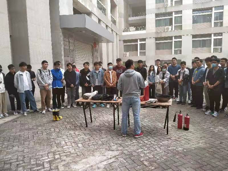 灭火器的使用讲解.jpg 灭火器的使用讲解.jpg