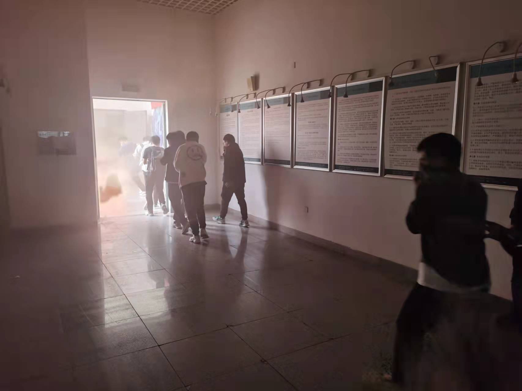 紧急避险过程1.jpg 紧急避险过程1.jpg