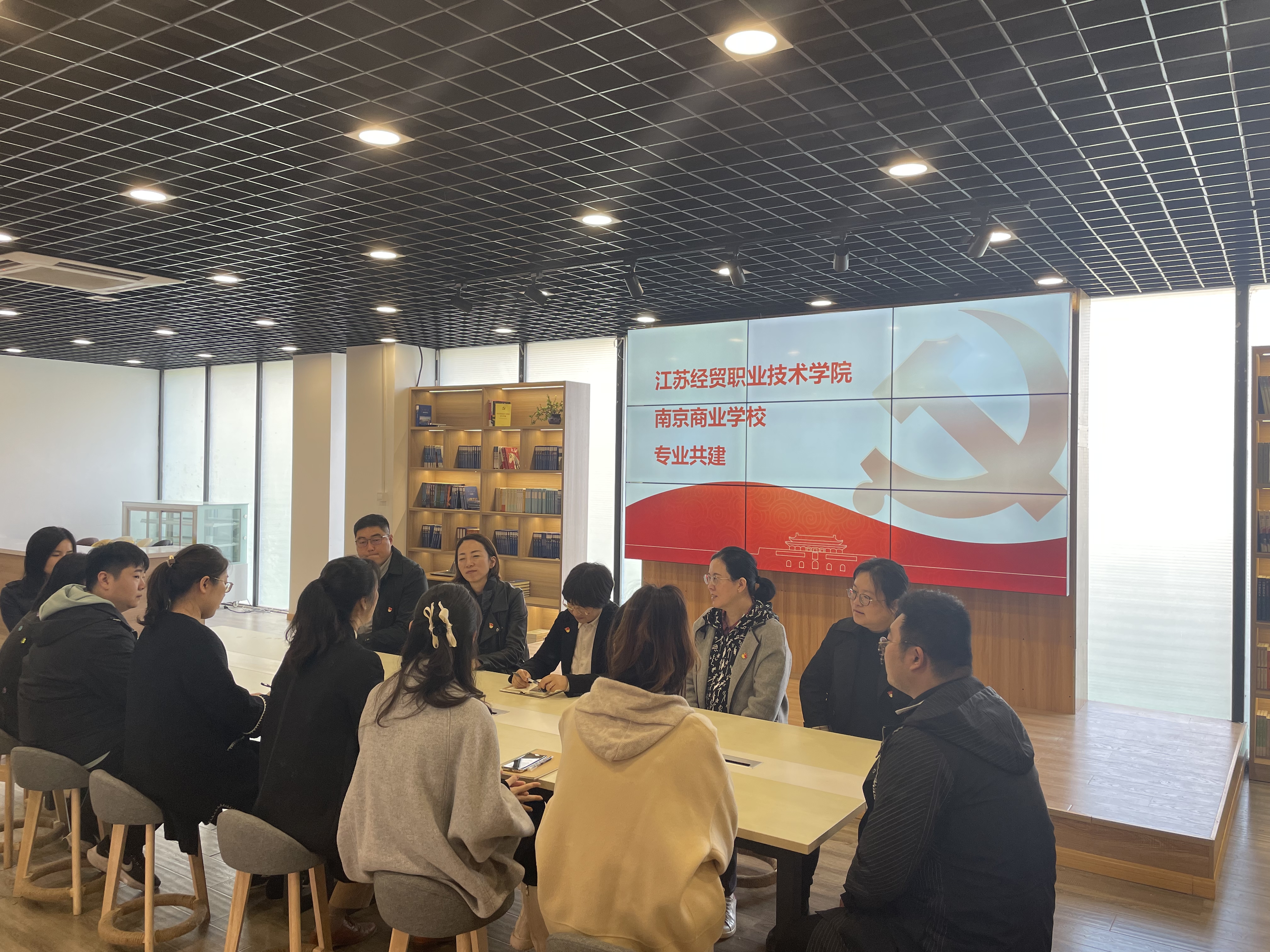 商校2.jpg 商校2.jpg