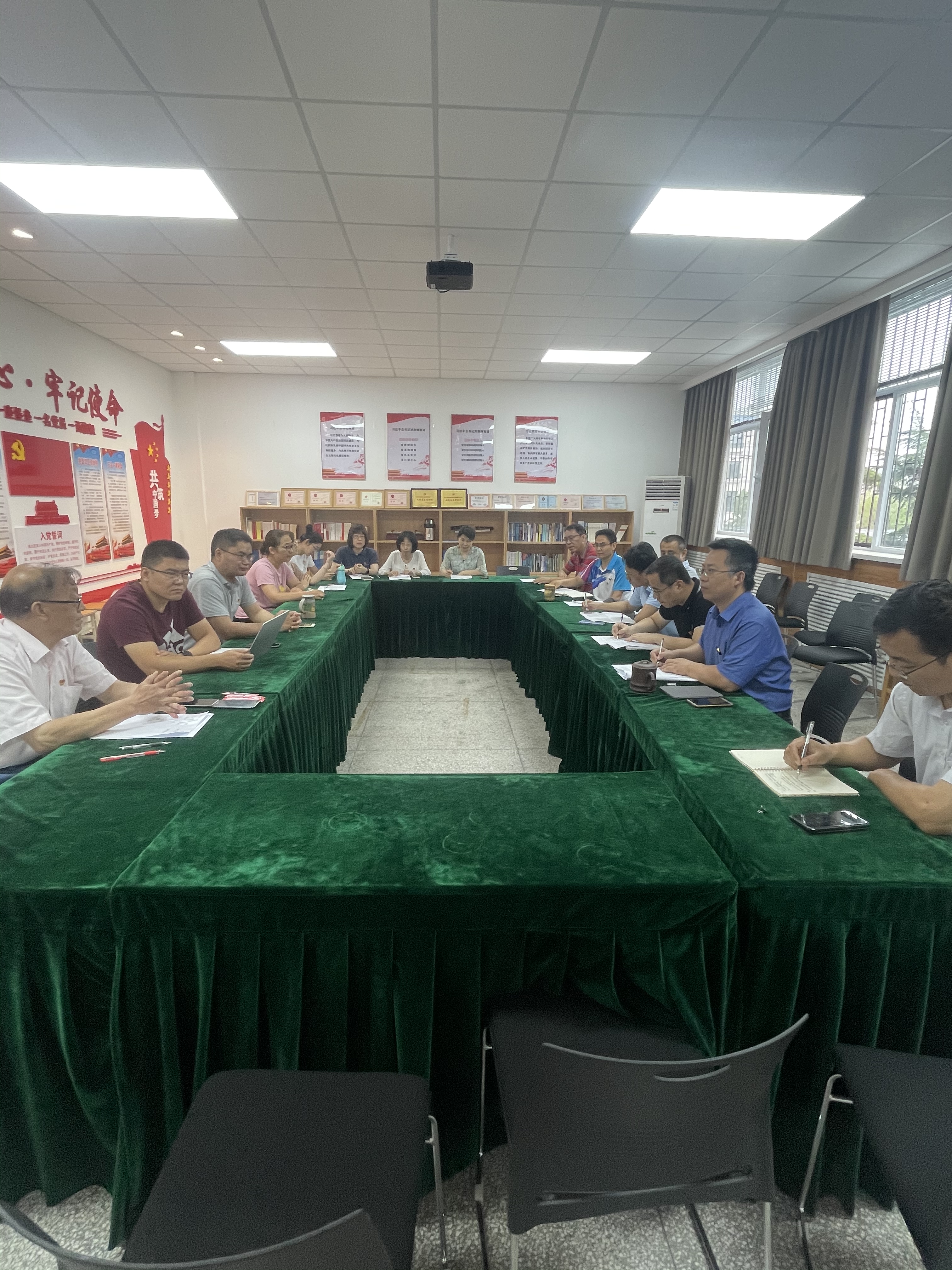 组织生活会1.jpg