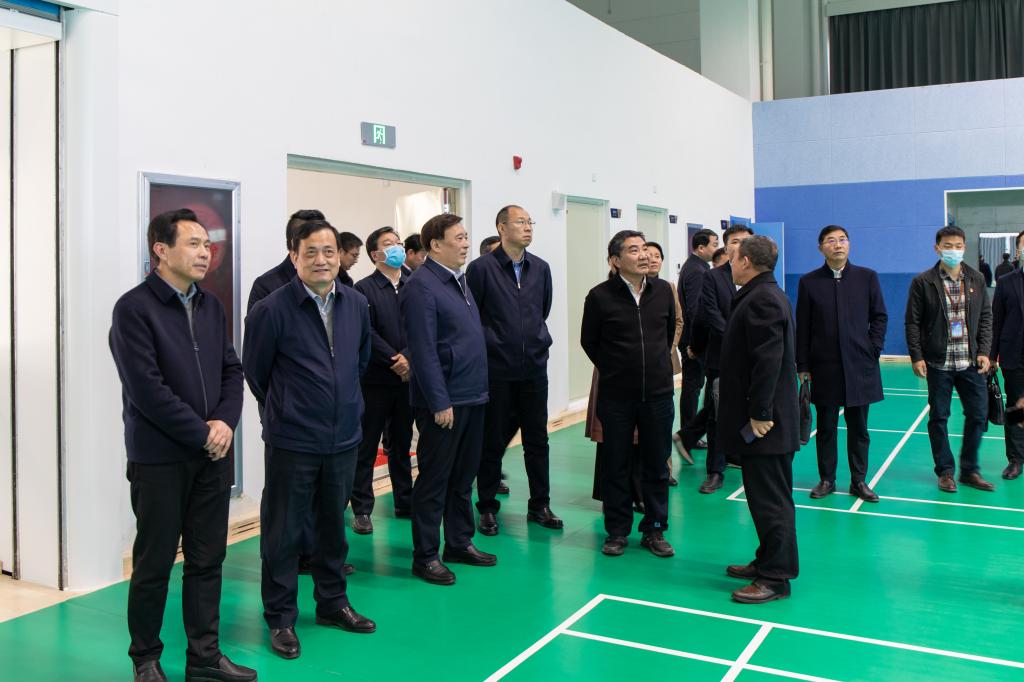 2省教育厅副厅长陈垠亭、信阳市市长蔡松涛一行调研我校江淮校区体训馆.jpg