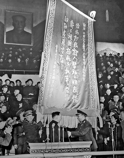 1958年10月27日，志愿军代表在北京庆功仪式现场
