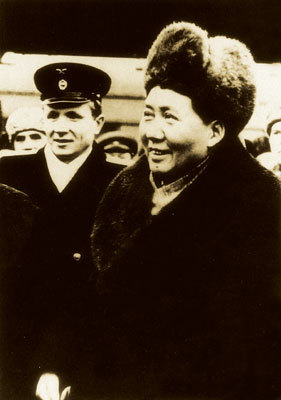 1949年12月16日，毛泽东首次访问苏联。  