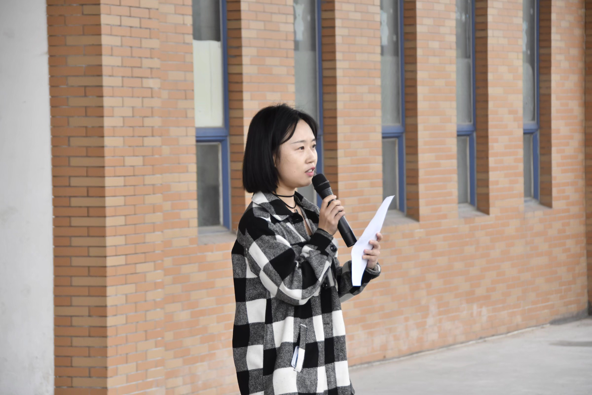 ▲“微党课”宣讲人佘春慧老师 40.png