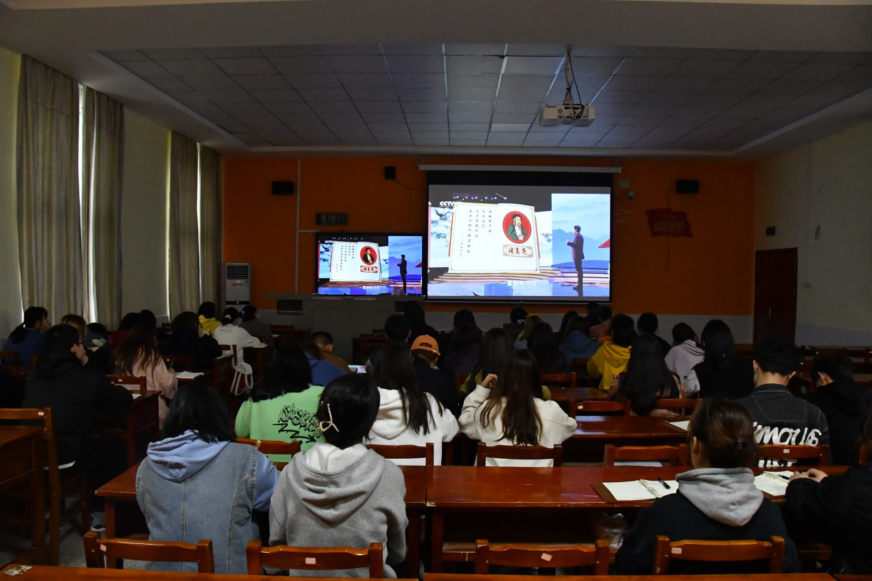 ▲ 集体观看学习视频    活动开始.png