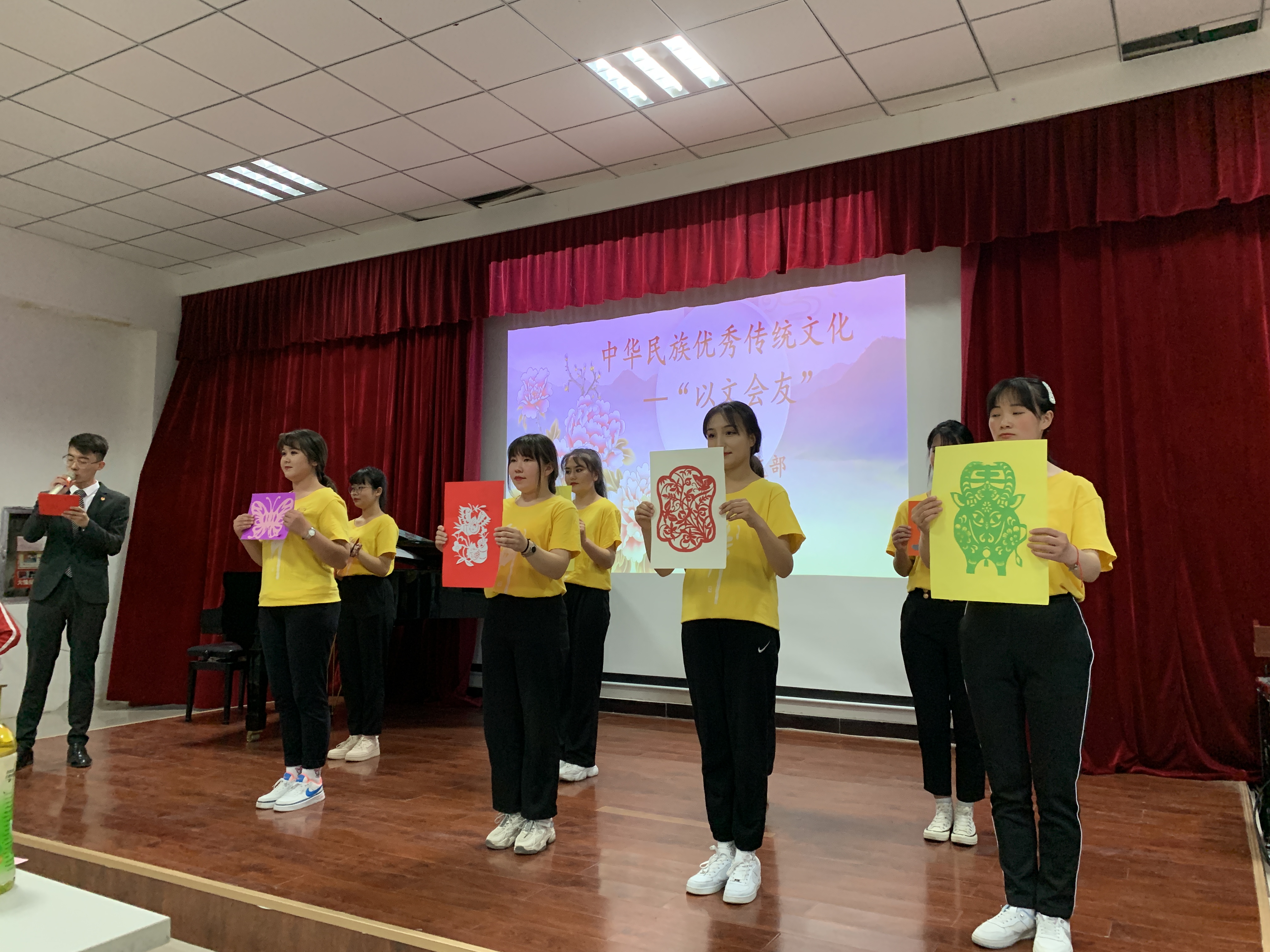 样板党支部建设图片展示系列6：文化润疆 翰墨飘香-以文会友