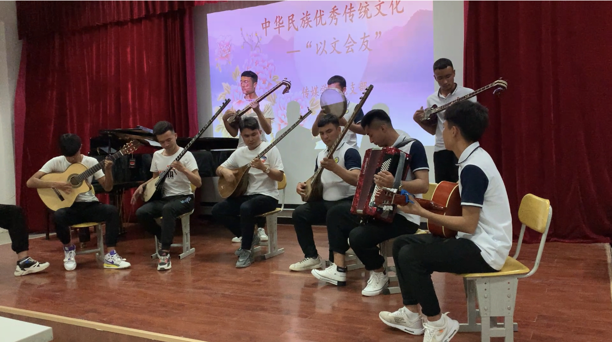 样板党支部建设图片展示系列6：文化润疆 翰墨飘香-以文会友