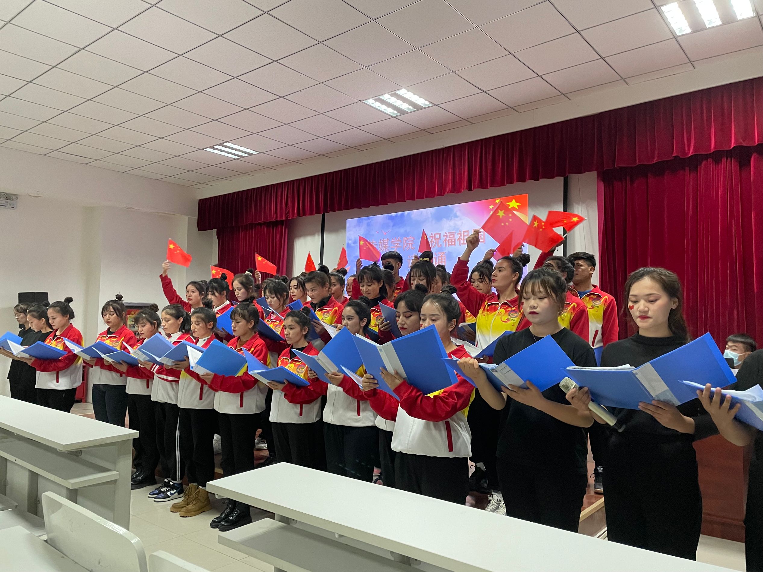 样板党支部建设图片展示系列6：文化润疆 翰墨飘香-祝福祖国诗歌朗诵