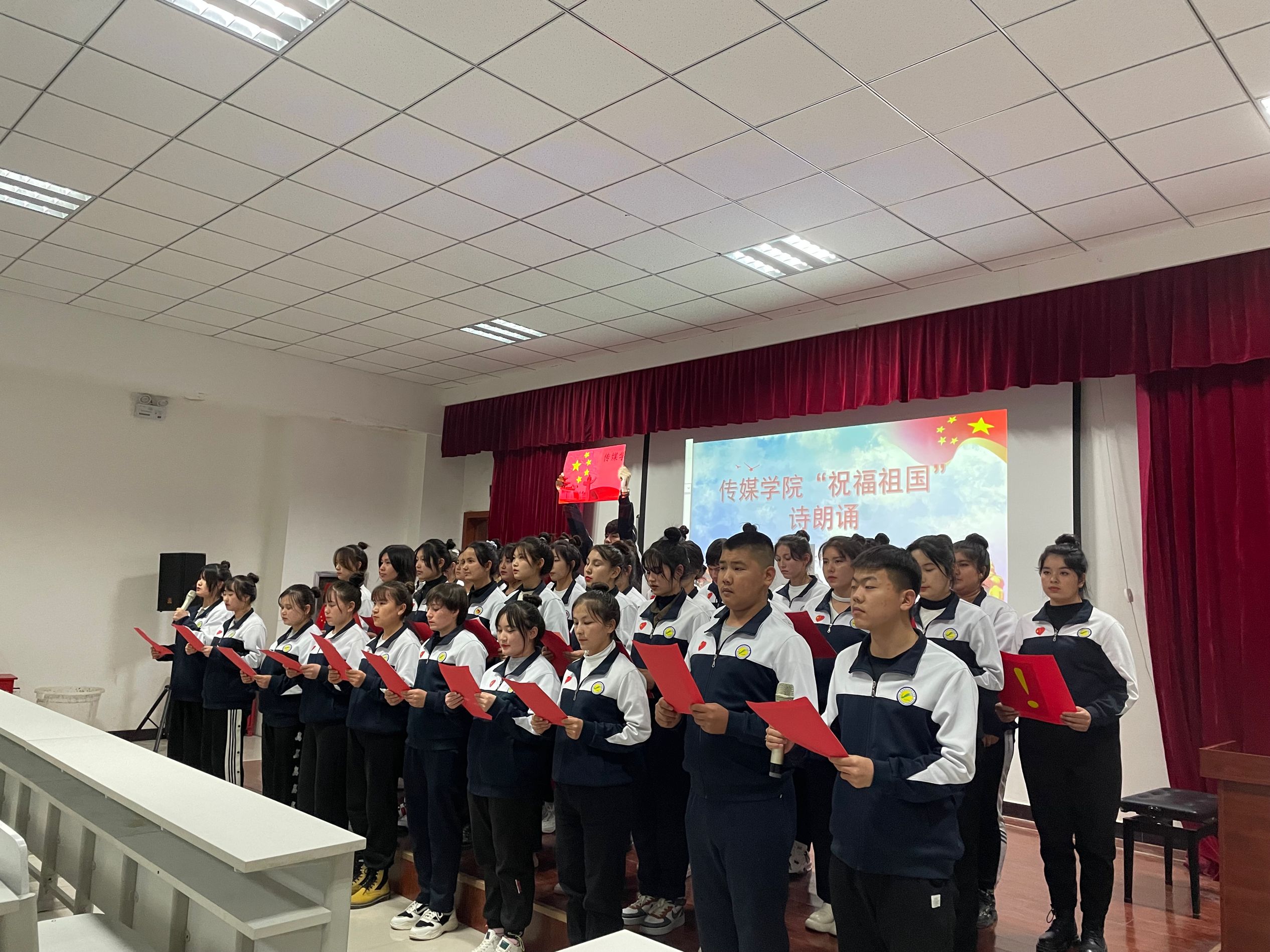 样板党支部建设图片展示系列6：文化润疆 翰墨飘香-祝福祖国诗歌朗诵