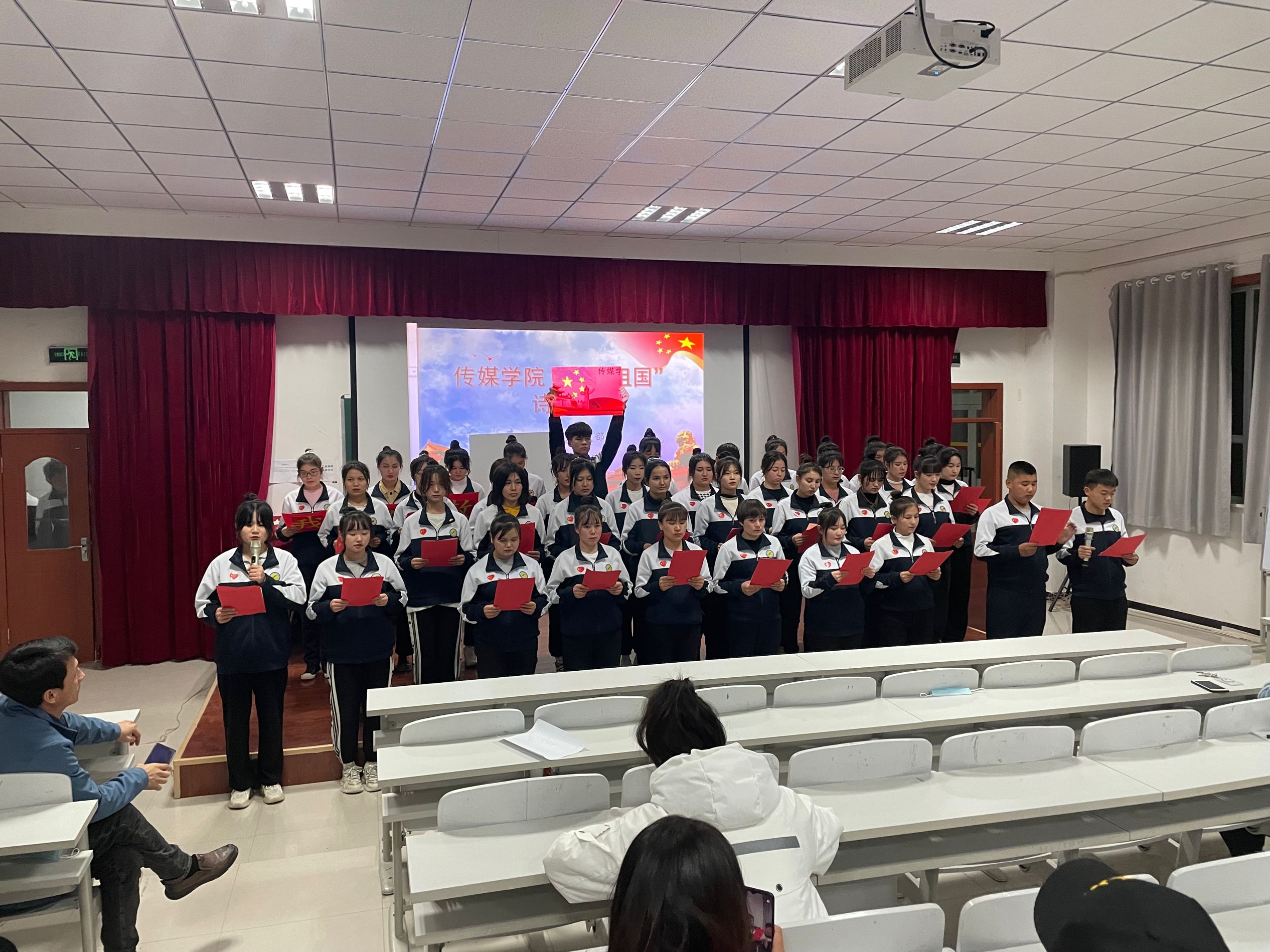 样板党支部建设图片展示系列6：文化润疆 翰墨飘香-祝福祖国诗歌朗诵