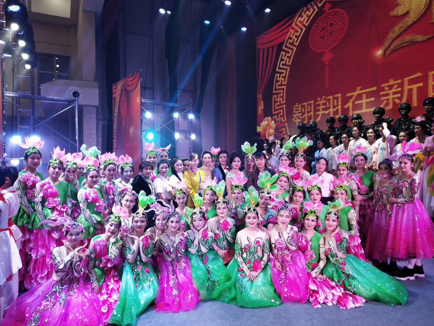 样板党支部建设图片展示系列6：文化润疆 翰墨飘香-迎新晚会