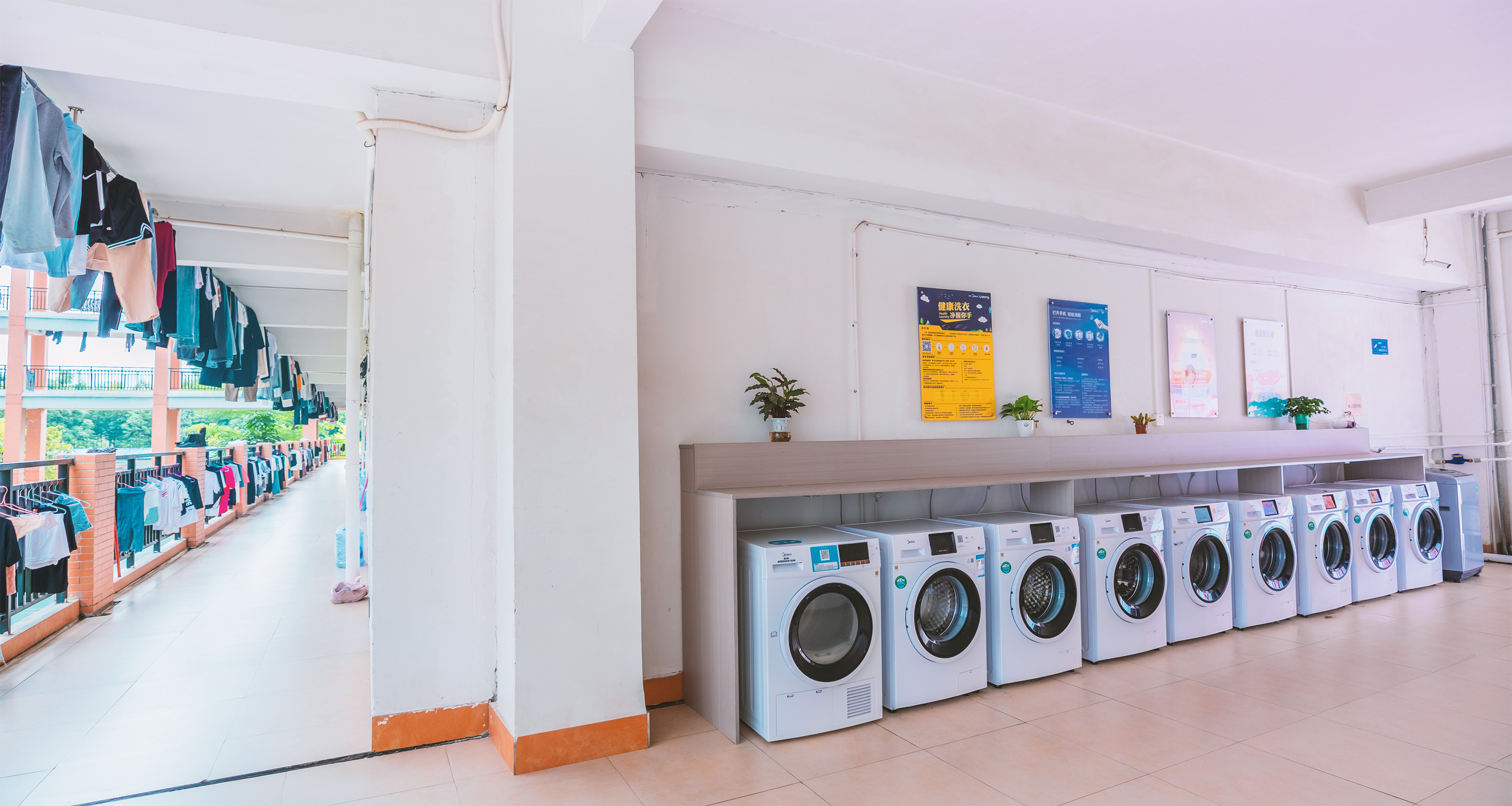 宿舍楼层洗衣房.jpg 宿舍楼层洗衣房.jpg