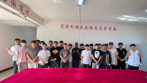 国际工程师学院在“一站式”学生社区开展英语角活动