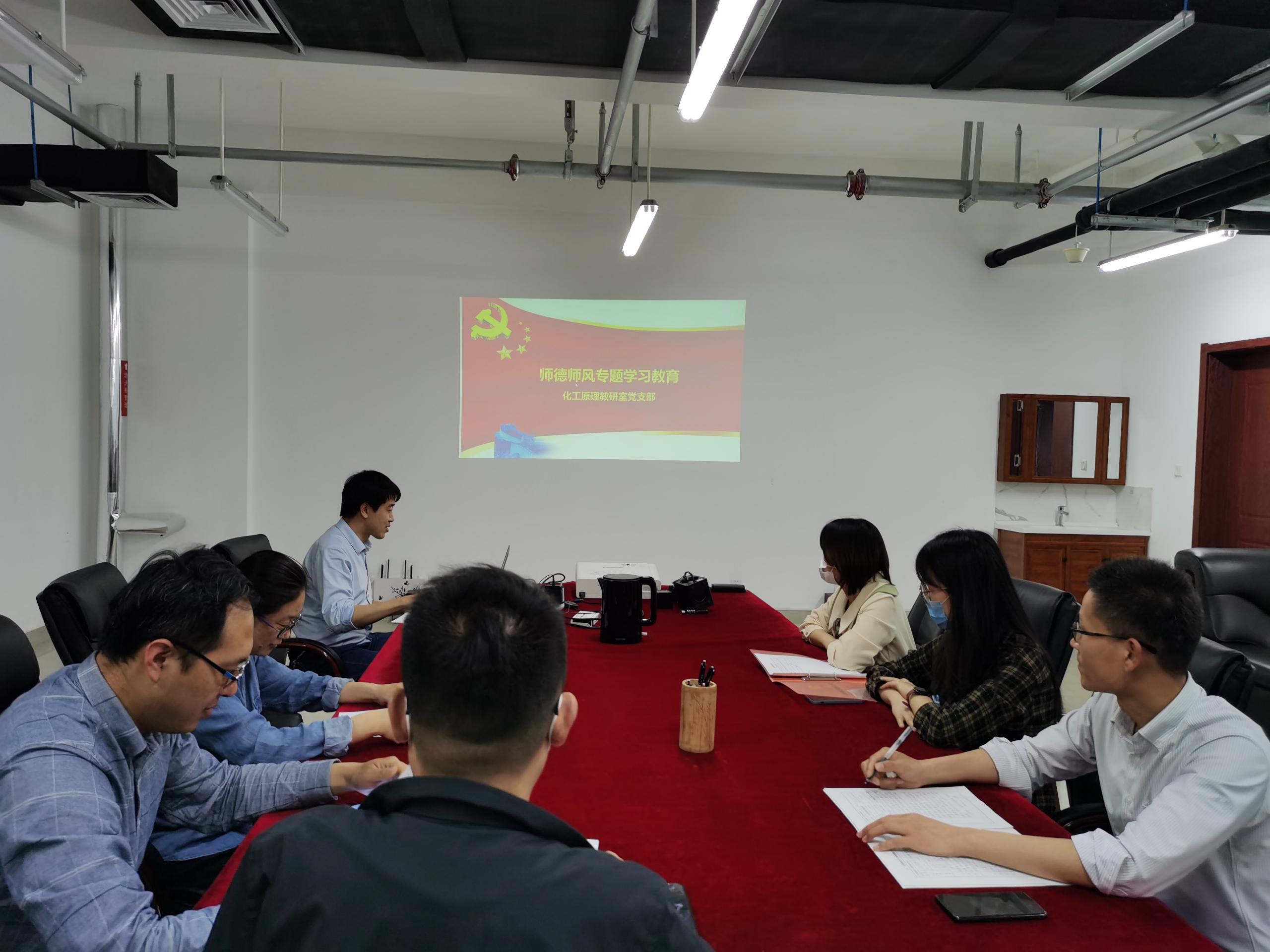 师德师风-1.jpg 师德师风-1.jpg